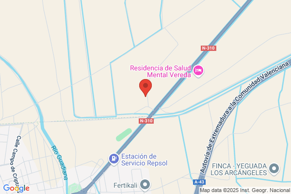 Desguaces Castellanos - Chatarra Junto A Paso A nivel